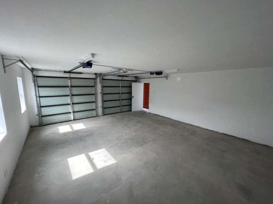 5 Bedroom Property for Sale in Wavecrest Eastern Cape